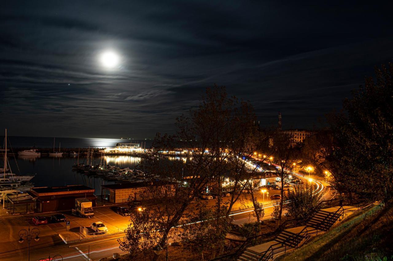 Sunset By Old Town Apartment Constanta Exterior photo